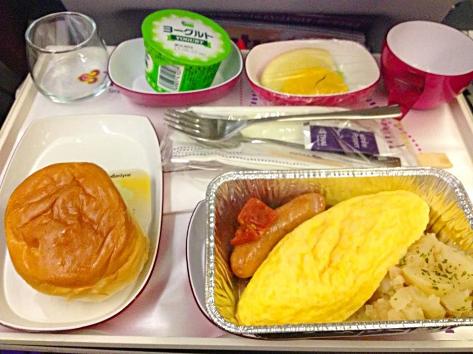 Snapdishの料理写真:関西➡バンコク タイ航空 機内食②|Rie☆さん