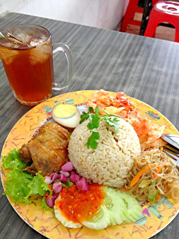 Snapdishの料理写真:Nasi ayam|Darlian Limさん