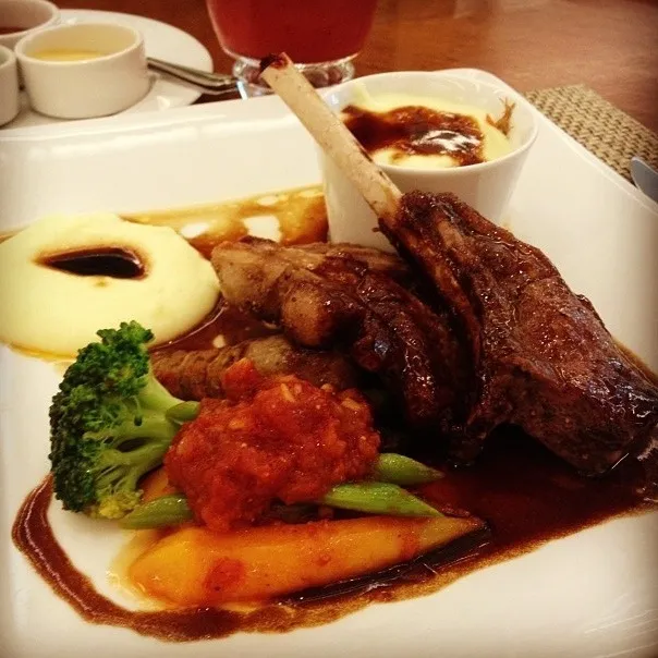 Snapdishの料理写真:Grilled lamb with Mashed potato|mc chayuthさん