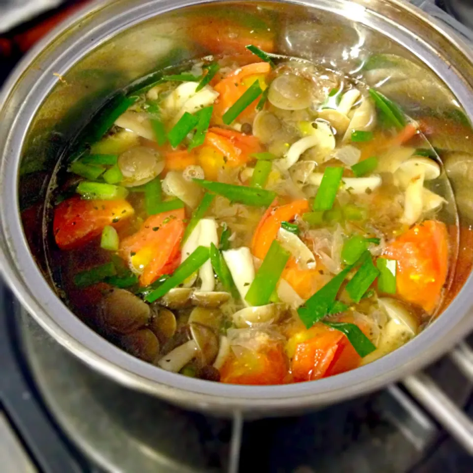 Mushrooms,chives and tomato soup🍅🍅🍅トマト・しめじ・ニラのスープ|Minia♥️さん