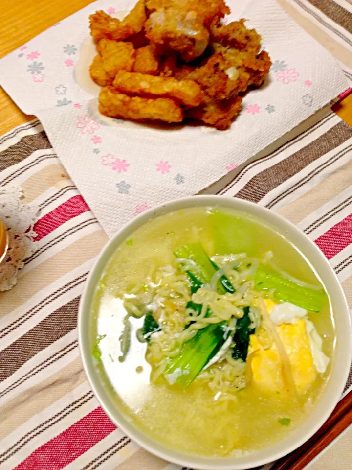 Snapdishの料理写真:ラーメンと唐揚げ(*☻-☻*)|きりこさんさん