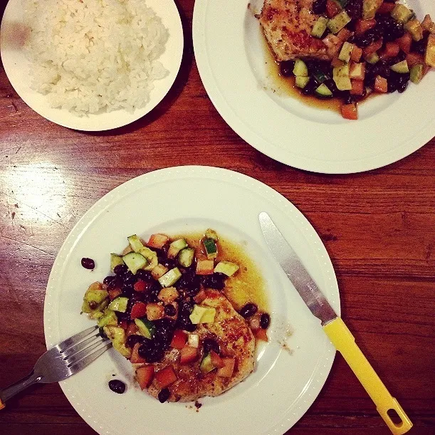 Grilled pork w/ avocado, black bean and lime salad ポークグリル、たっぷり野菜と黒豆のサラダ|Yuka Nakataさん