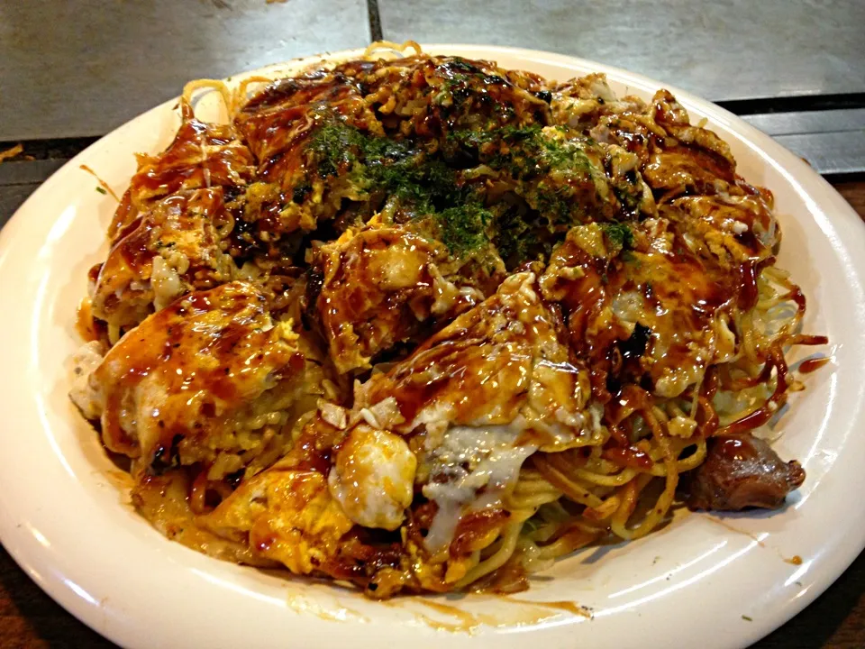 Snapdishの料理写真:広島お好み焼き砂ずり玉子トッピング|kutsuna ippeiさん