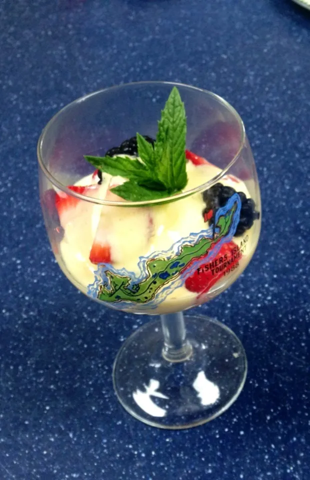 Mixed Berries with Sabayon|Dimitraさん