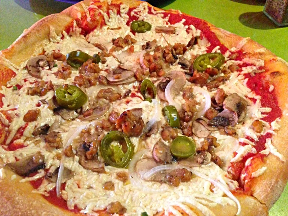 Mushroom tempeh pizza|soberrynaturalさん