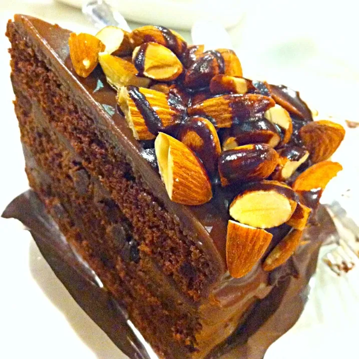 CHOCOLATE ALMOND SOFT CAKE|Blinkieさん