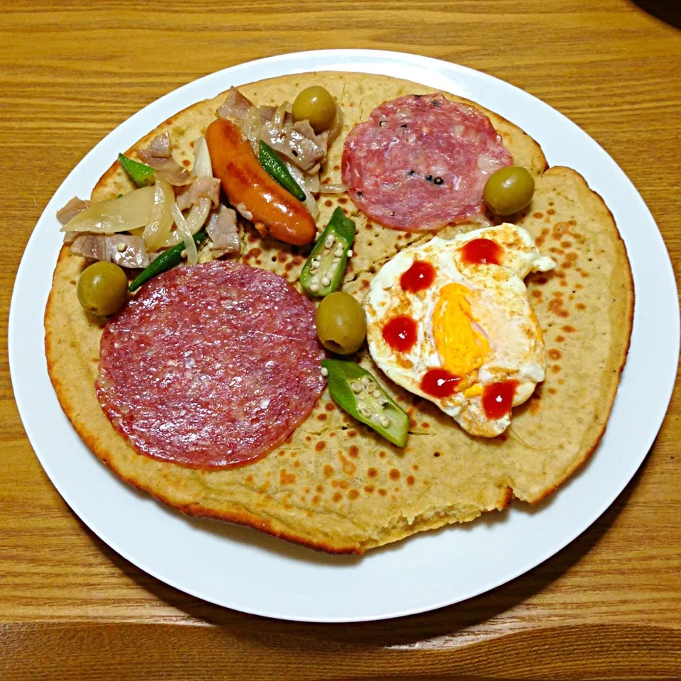 Snapdishの料理写真:【今朝のオイラご飯】久しぶりに朝ごはんを作る。昨年の蕎麦粉の最後の残りと，ホットケーキミックスを使ってガレット…と思ったけど，お腹ペコペコだったのでパンケーキにしてガッツリにwお腹いっぱいになったなり^^;|takuya KAWANOさん