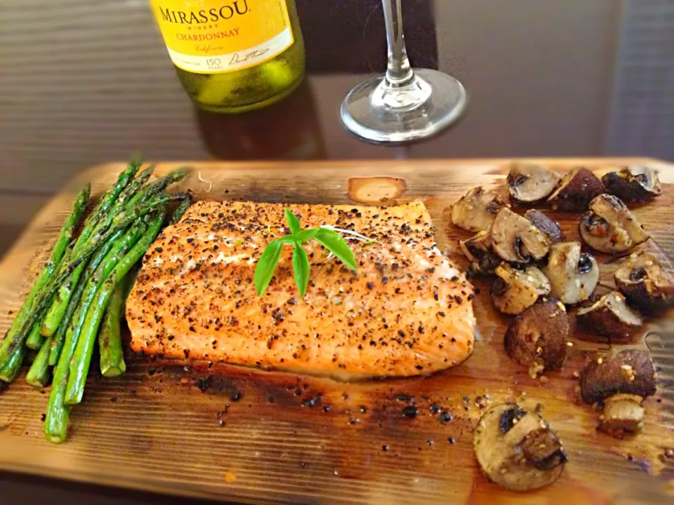 Grilled salmon on cedar plank|@namamotoさん