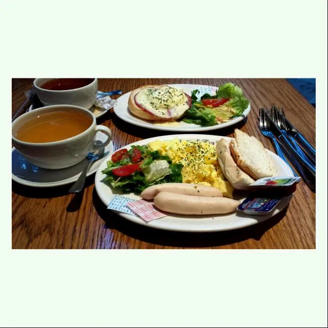 Brek O Day & Egg Ben with Earl Grey & Strawberry Cream Green Tea to kick start a Sunday (:|shiman blueeさん