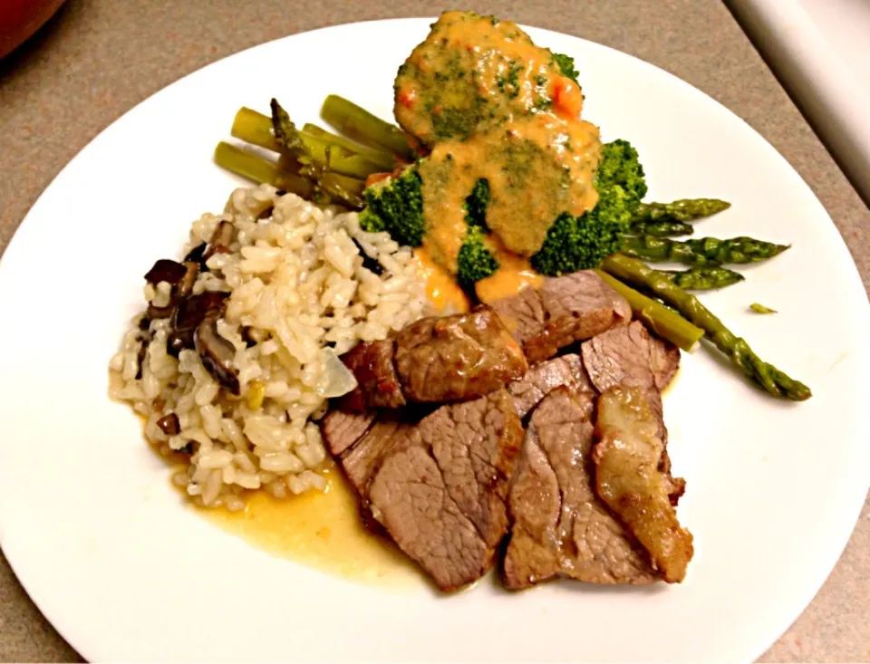 Sirloin au jus with risotto and vegetables in a pimento and cheese sauce|Claudia Maritza Sotoさん