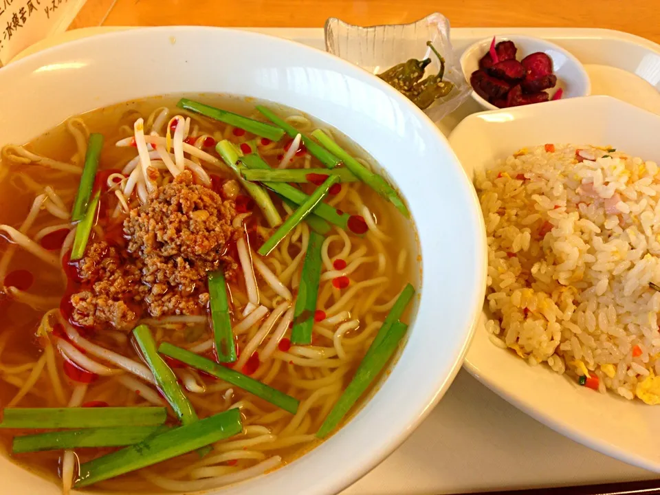 台湾ラーメン＆炒飯セットだよん😋|みほままこさん