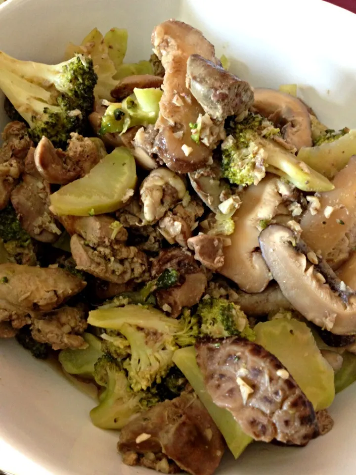 Broccoli with mushrooms and chicken liver|Ong Sor Fernさん