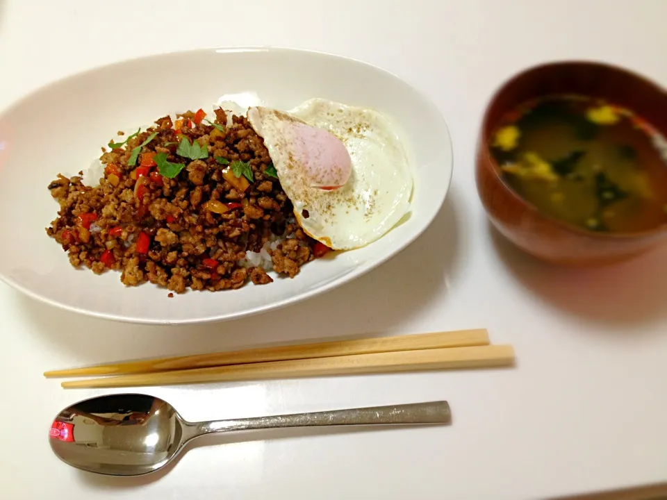 Snapdishの料理写真:和風牛肉ガパオごはん|ゆっちゃんさん