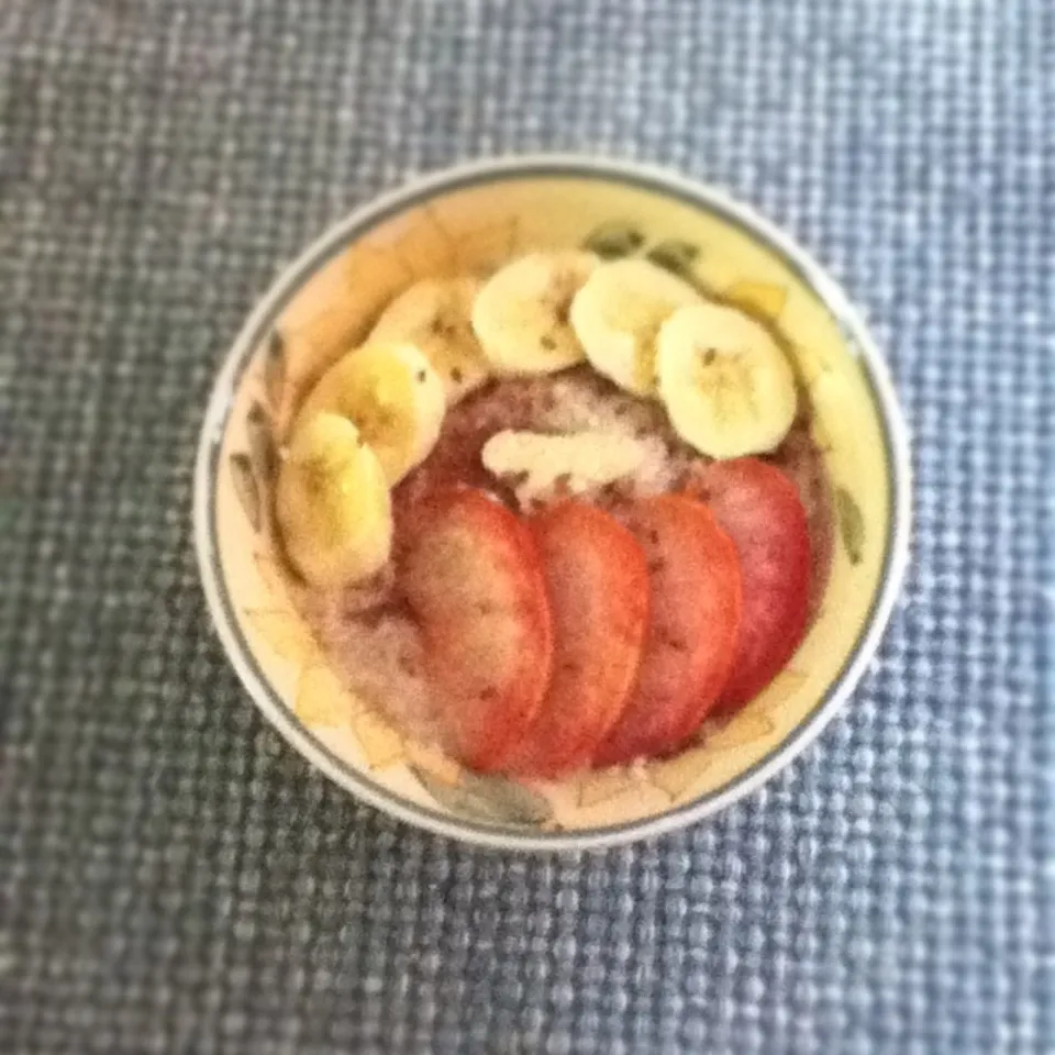 Oat meal with fresh sliced plumb & banana|Sai linさん