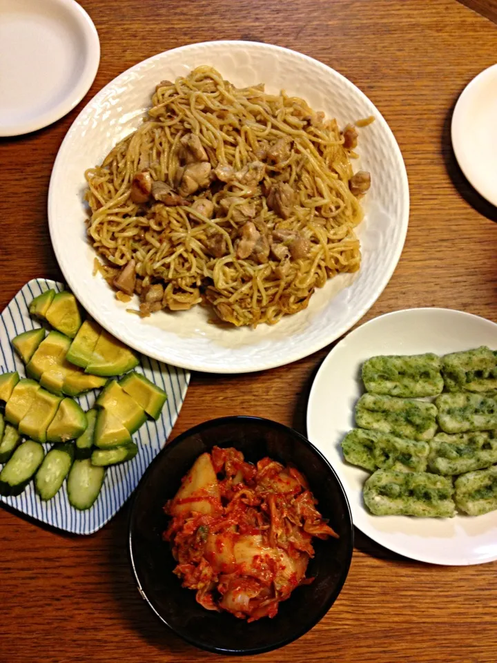 ★中華焼きそば★磯辺焼き(冷食)★アボカドのぬか漬け★キムチ|三宅 里美さん