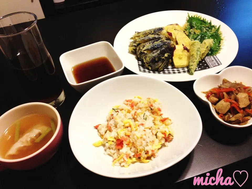 Snapdishの料理写真:鮭のちらし寿司♡野菜天ぷら♡鶏ごぼう♡水餃子スープ♡|micha♡さん