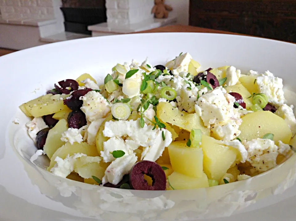 Snapdishの料理写真:Simpele aardappelsalade met feta|wonnie badさん