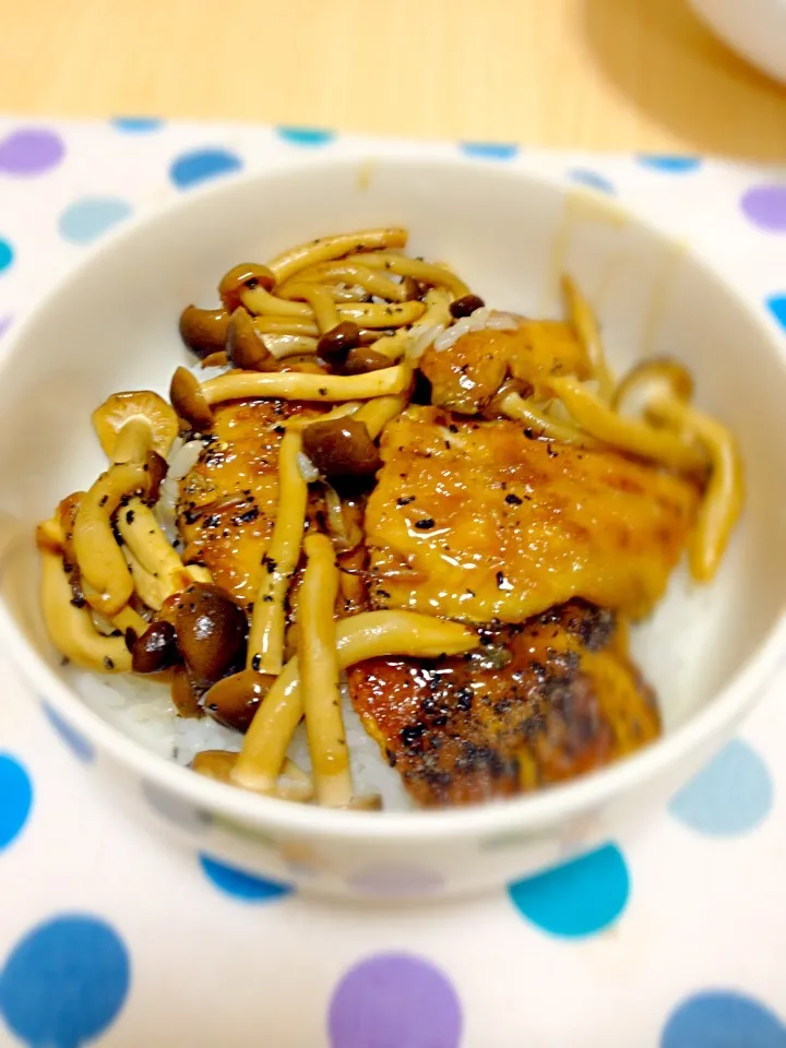 Snapdishの料理写真:さんまの蒲焼丼|meguさん