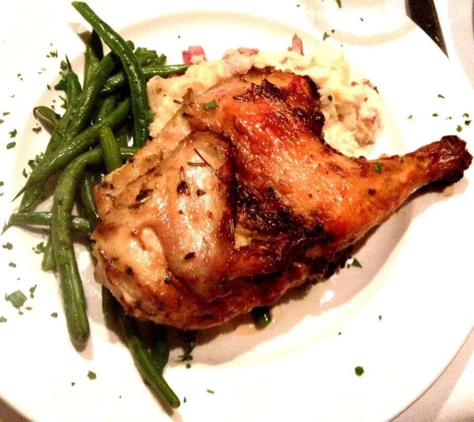 Roasted herb chicken with green beans and sour cream mashed potatoes from Trio|sooprcoolchicaさん