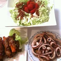 Snapdishの料理写真:サラダ、野菜肉巻き、イカ塩炒め|みゆさん