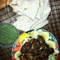 Snapdishの料理写真:Homemade Tandoori chicken and fresh yogurt peppermint sauce, served with naan and fresh veggies.|Sophia Wijnenさん