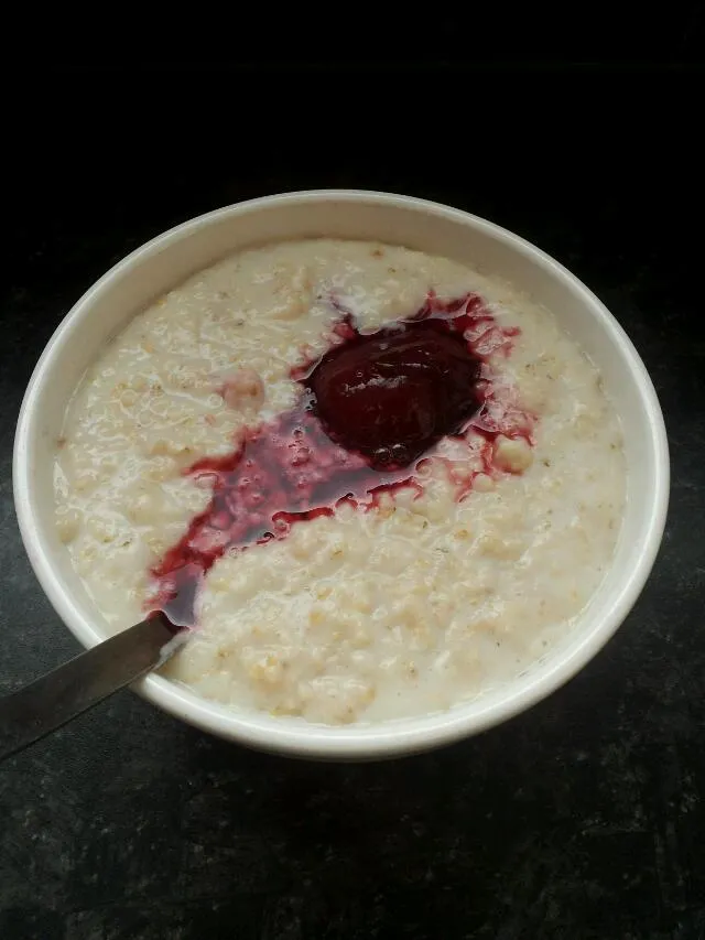 Snapdishの料理写真:Porridge with plums|Chloe McCurranさん