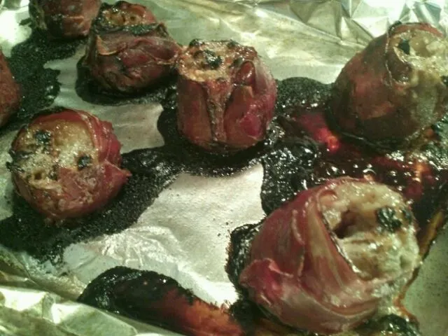 grilled prosciutto-wrapped fresh figs stuffed with gorgonzola and local honey|Dan Zarinさん