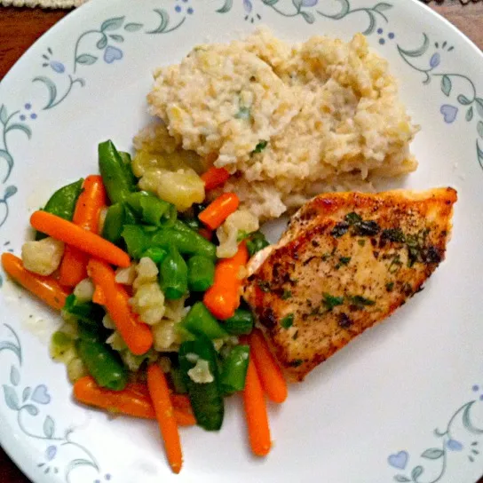 Chicken, cheesy cauliflower rice and veggies|Martha P.さん