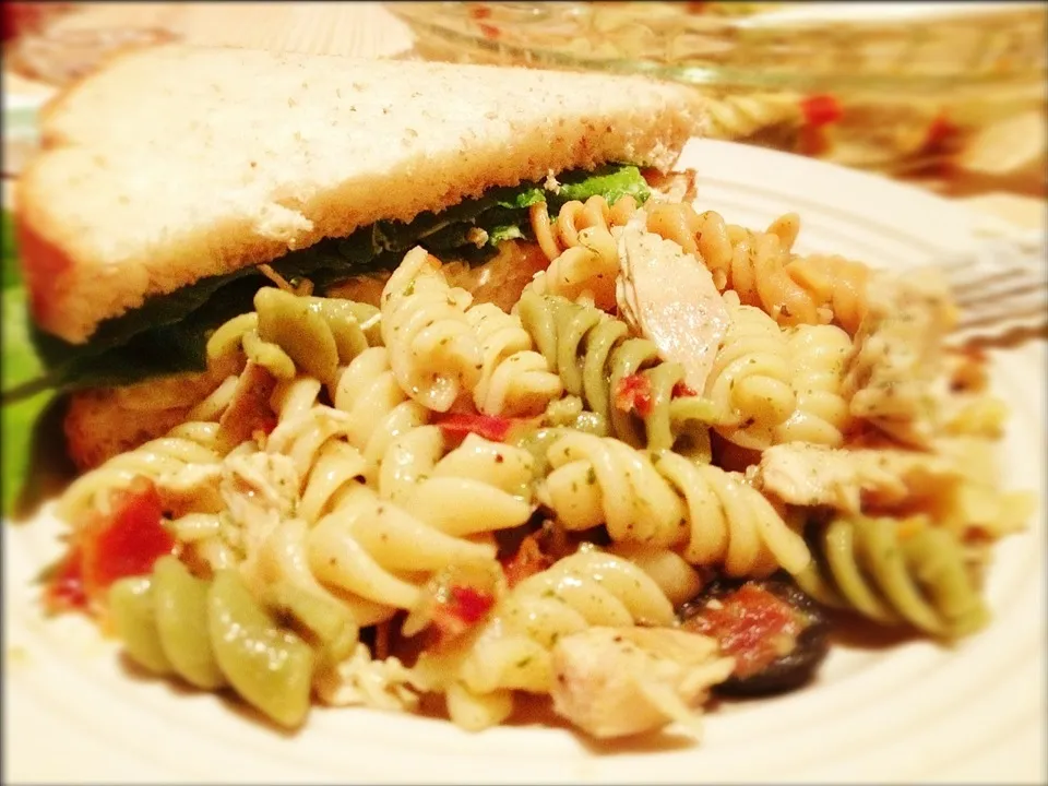 Classic italian pasta salad + chicken salad sandwich #dinner|maryahさん