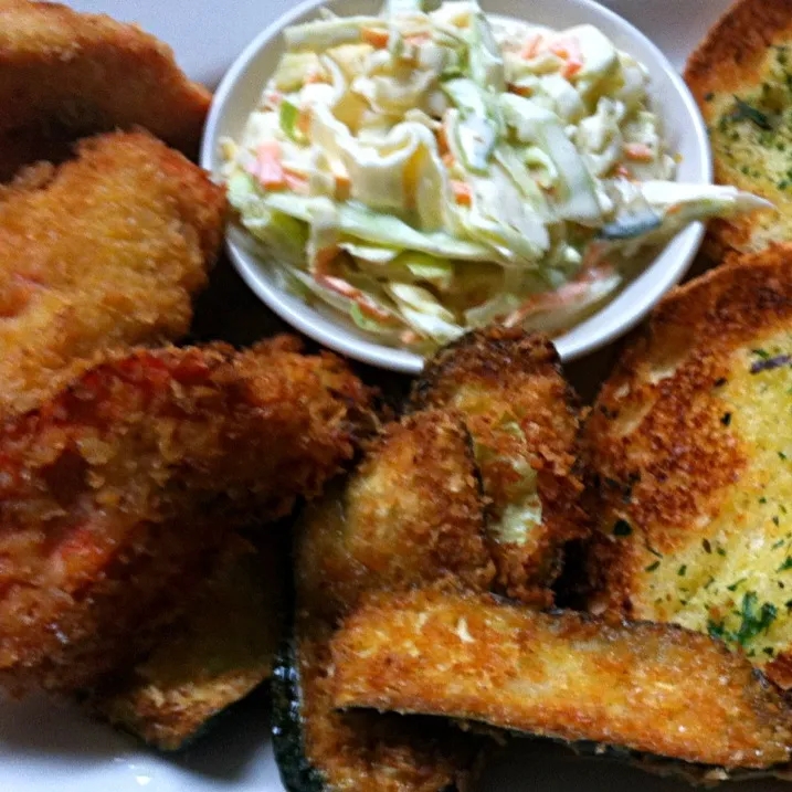 Snapdishの料理写真:Panko fried salmon , zucchini, and mushrooms with garlic herb bread|virginia frasseさん