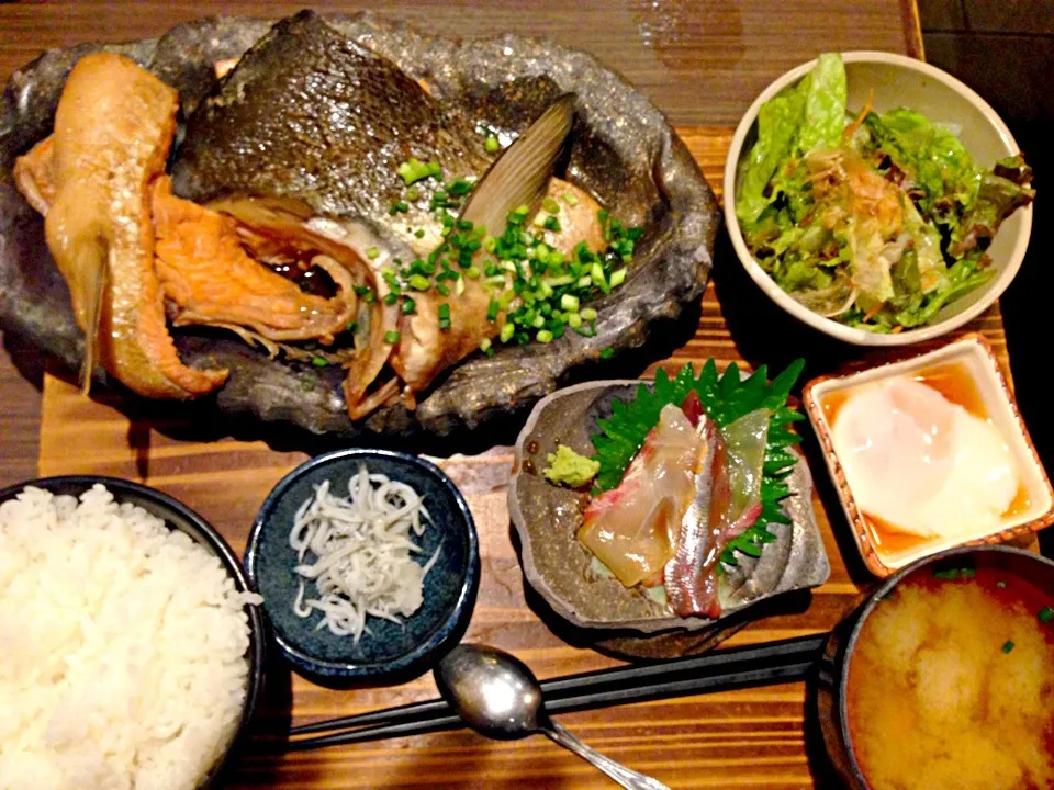 時鮭のカマ煮付定食🐟|おかっぴーさん