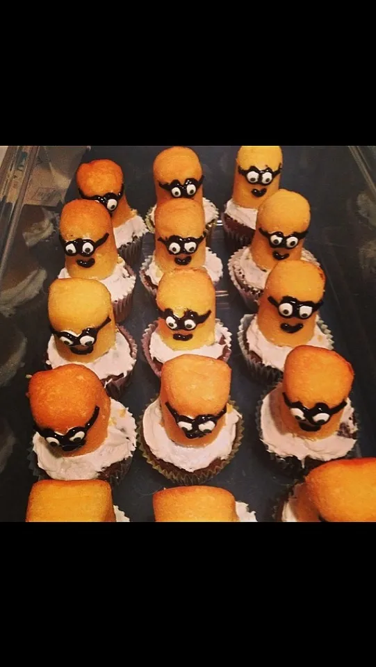 Snapdishの料理写真:Despicable  Me Cupcakes|Ryan Kimさん