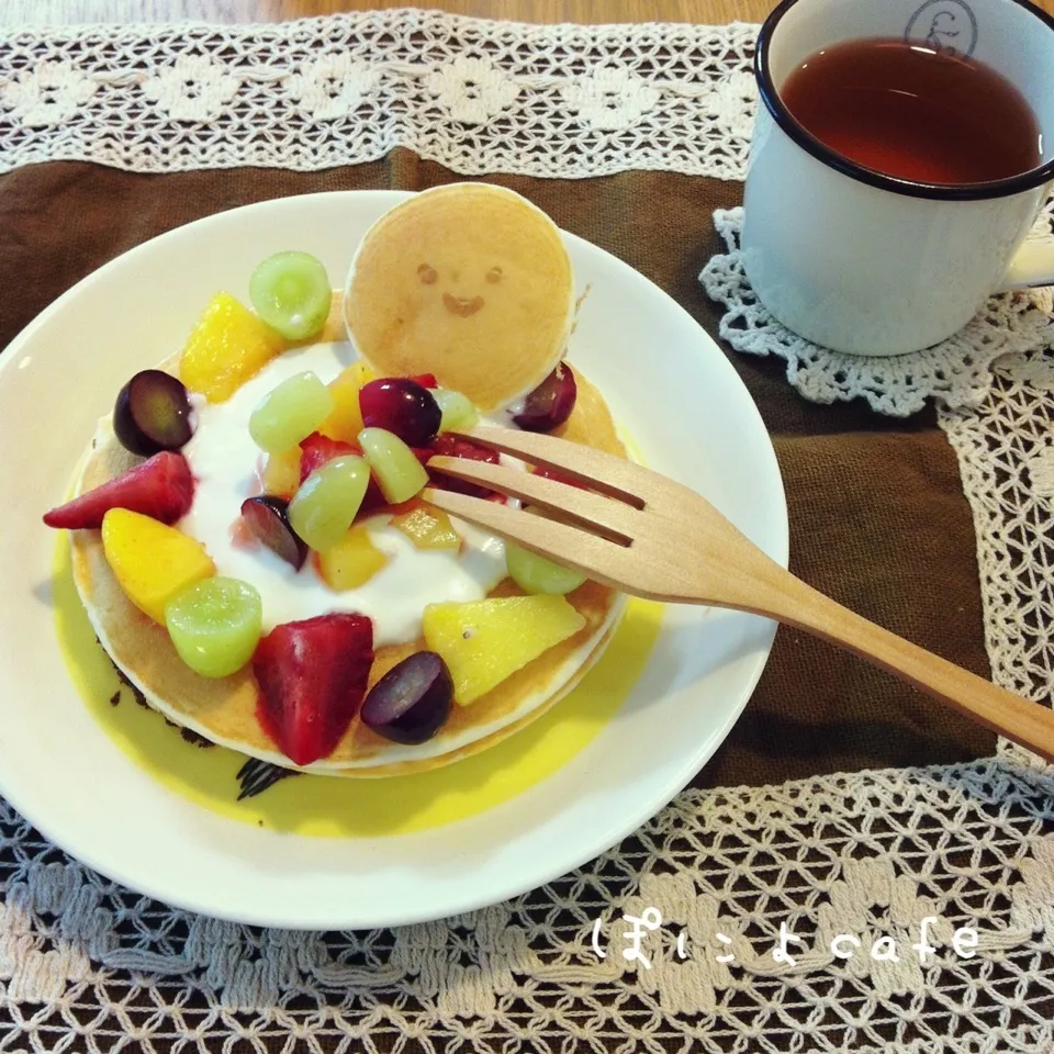 Snapdishの料理写真:ピロちゃんの 簡単パンケーキ Simple pancake filled yogurt|ぽにょ☆さん