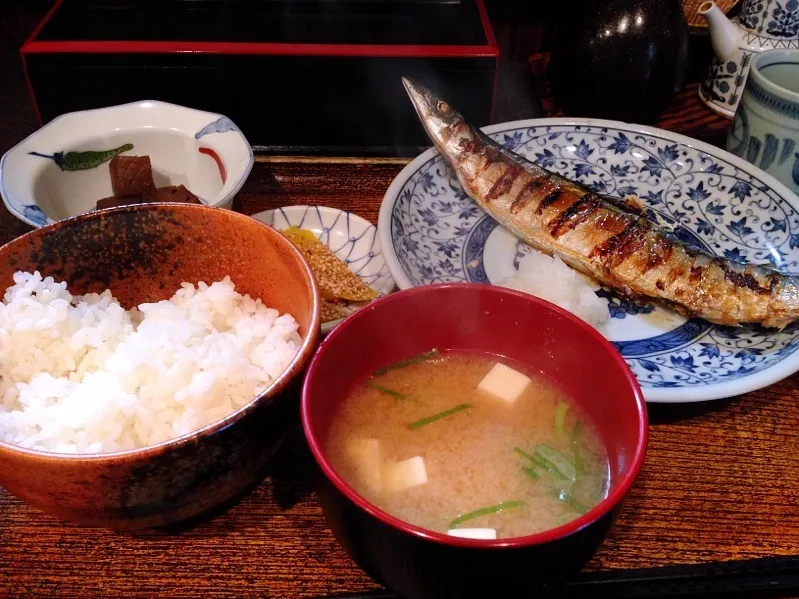 Snapdishの料理写真:さんま塩焼き定食|chan mitsuさん