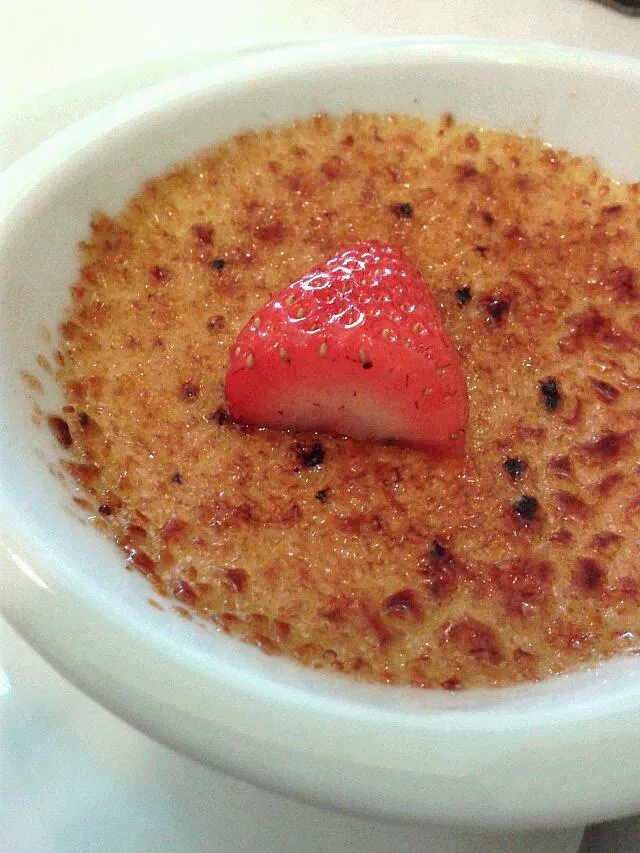 Caremel brulee desert|Jimmy Imagingさん