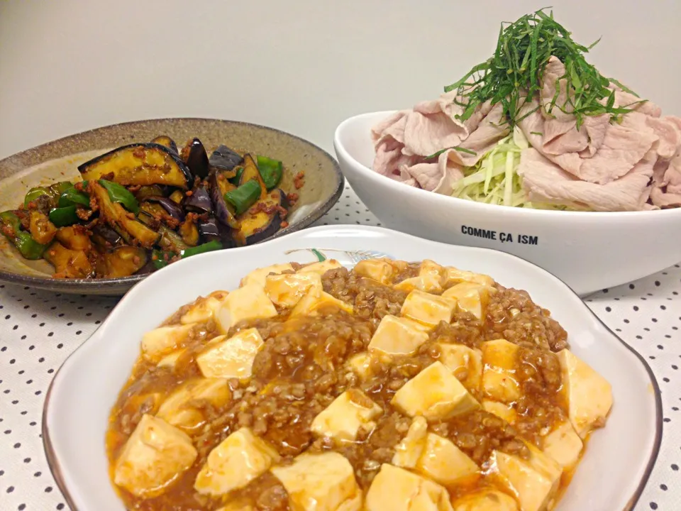 Snapdishの料理写真:8/26 麻婆豆腐。麻婆茄子。豚しゃぶサラダ。|苺華さん