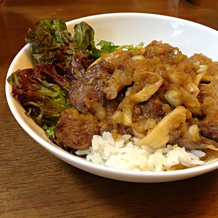 玉ねぎたっぷりステーキ丼|あさかさん