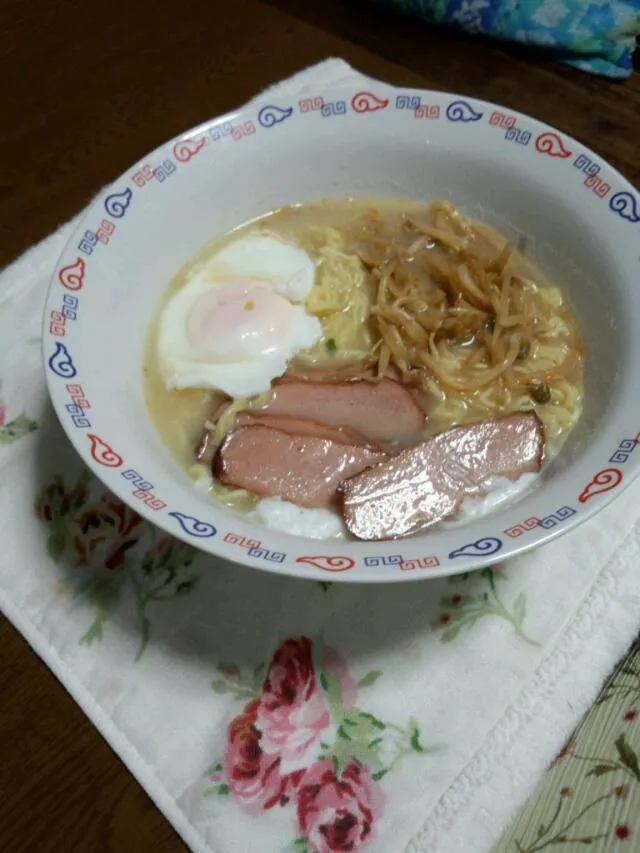 Snapdishの料理写真:もやしのナムルいり豚骨ラーメン|ohanaさん