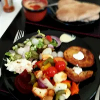 halloumi kebabs with potato skins and salad|staceさん