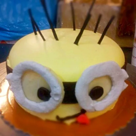 Snapdishの料理写真:Minion cake|Twiggylinさん