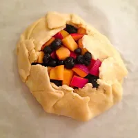 Blueberry & nectarine galette|elyseさん