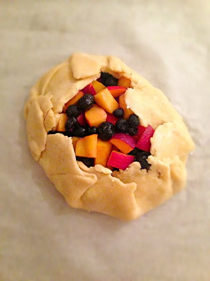 Blueberry & nectarine galette|elyseさん