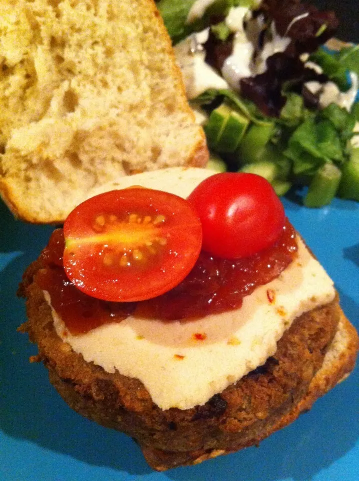 Mushroom & garlic veggie burger with dairy free vegan cheese & side salad|Nick Hiderさん