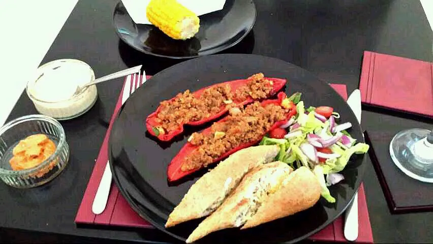 Snapdishの料理写真:spicty lamb mince on sweet peppers with salad and bread|staceさん