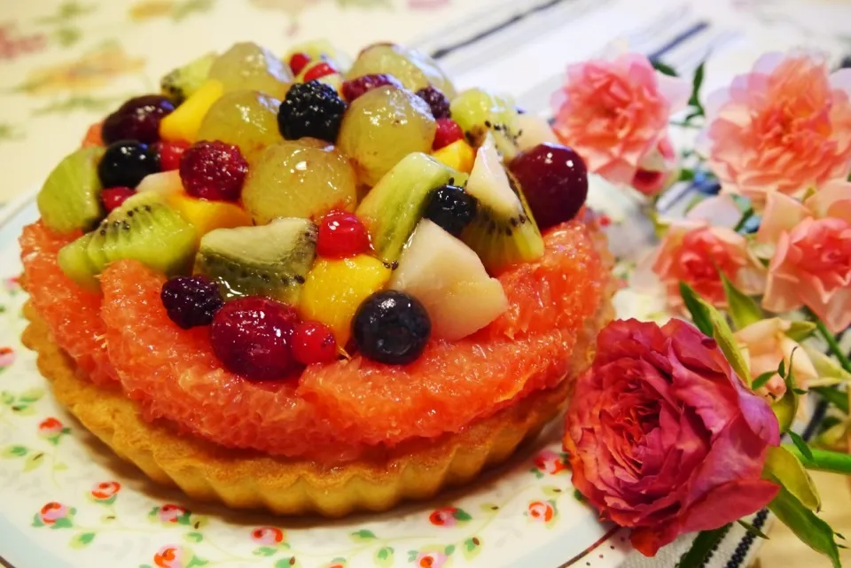 Snapdishの料理写真:TARTE  AUX  FRUITS  タルト・オ・フリュイ|メイスイさん