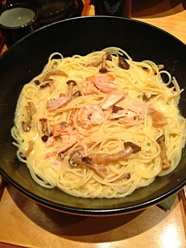 Mushrooms, shrimps and salmon in white soup spagetti|Joseさん