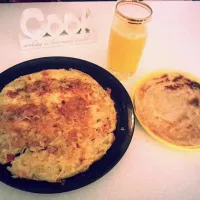 Snapdishの料理写真:Cheesy tomatoes and onion Omelette|Safaa Aamirさん