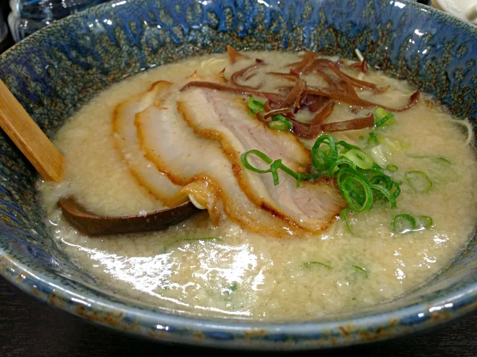 Snapdishの料理写真:とんこつこってりラーメン|なちこさん