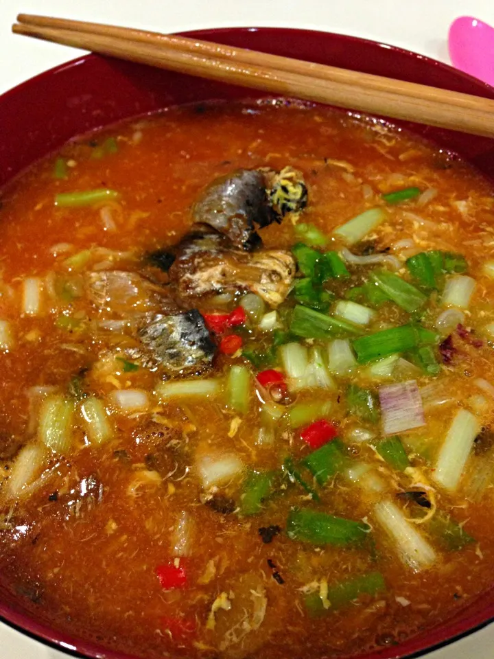 Maggi Mee Assam Laksa with extra sardine and chilli Padi. Super spicy.|penny limさん