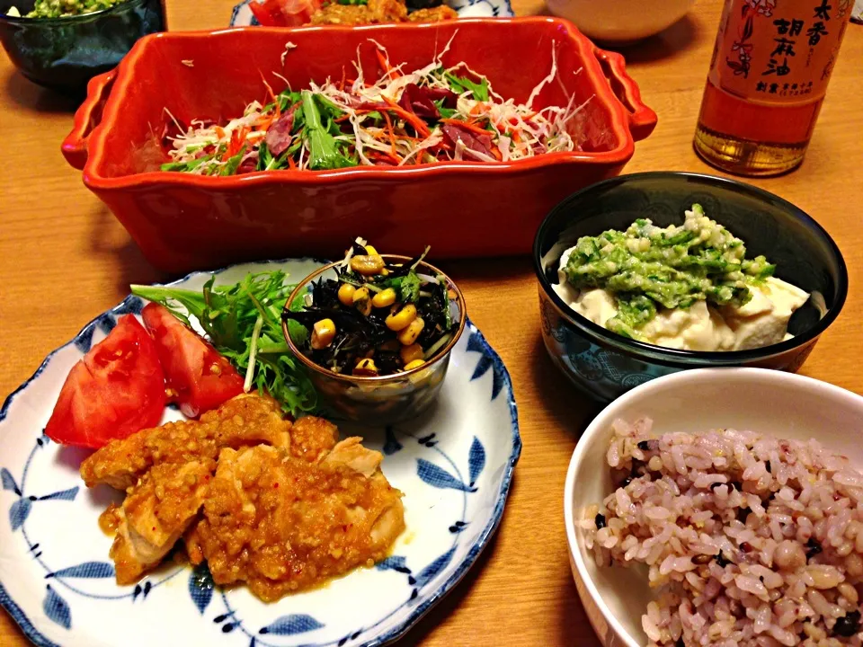 Snapdishの料理写真:夕餉。

鶏胸肉をタマネギ摩り下ろし&醤油麹と一味で

キャベツとパストラミのサラダ

おぼろとうふの塩麹とオクラ乗せ
胡麻油で頂きます♪|Ozzyさん